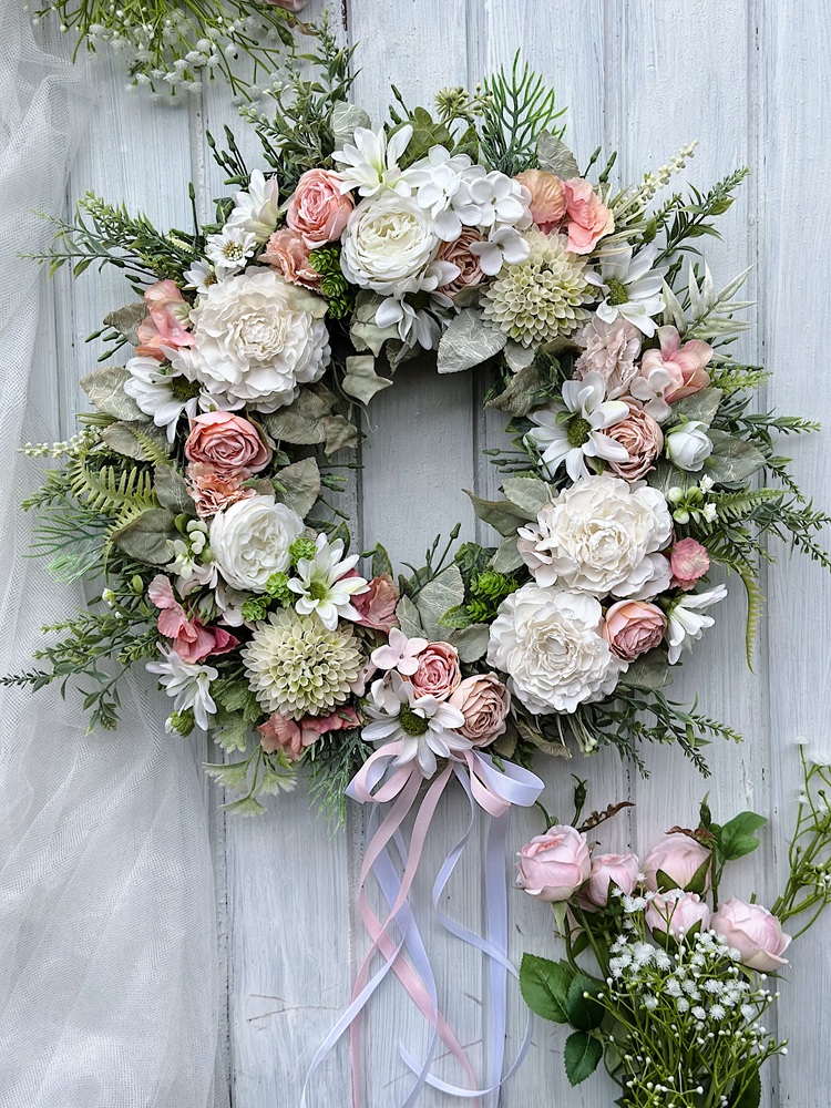 Wianek z różami i margaretką, śr. 40-50 cm