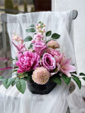 Kompozycja na cmentarz w różowych odcieniach