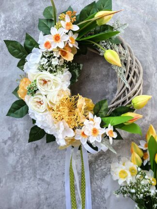 Wianek wiosenny z tulipanami, śr. 35-37 cm